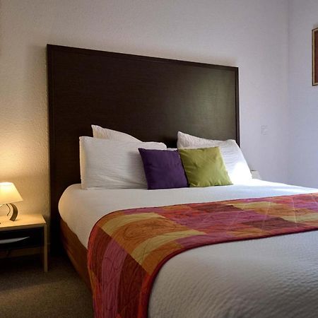 Logis Hotel Le Moulin Des Gardelles Riom Ngoại thất bức ảnh