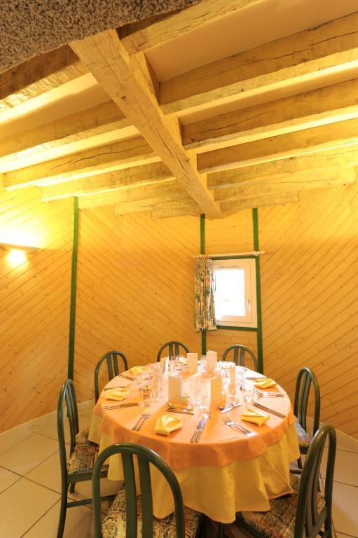 Logis Hotel Le Moulin Des Gardelles Riom Ngoại thất bức ảnh