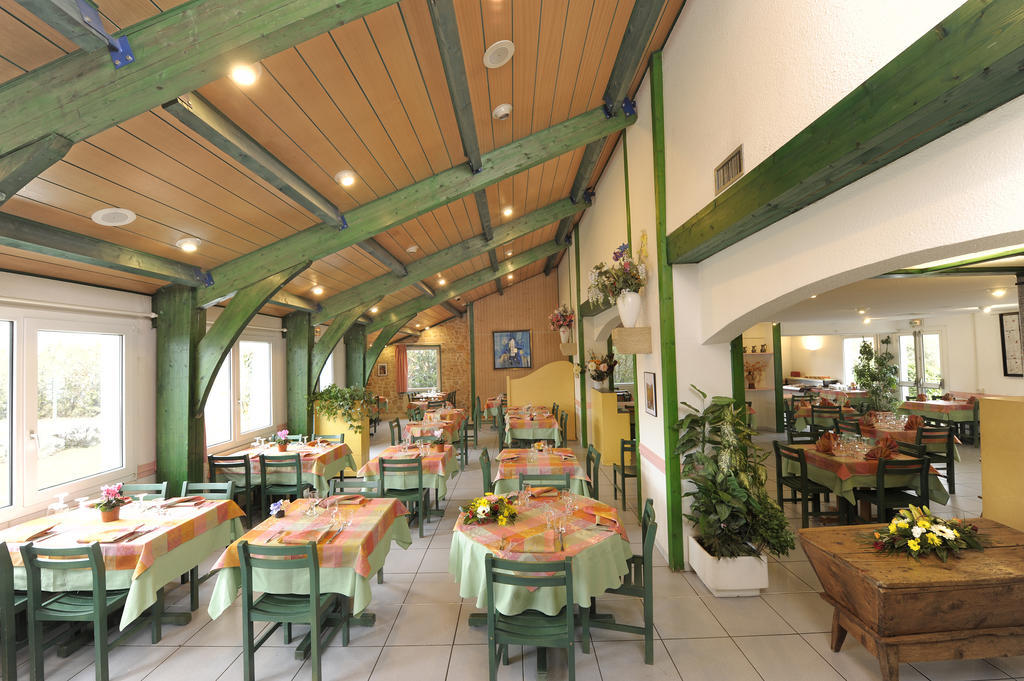 Logis Hotel Le Moulin Des Gardelles Riom Ngoại thất bức ảnh