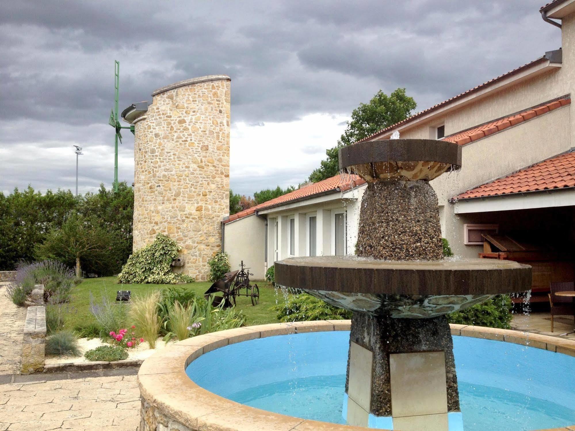 Logis Hotel Le Moulin Des Gardelles Riom Ngoại thất bức ảnh
