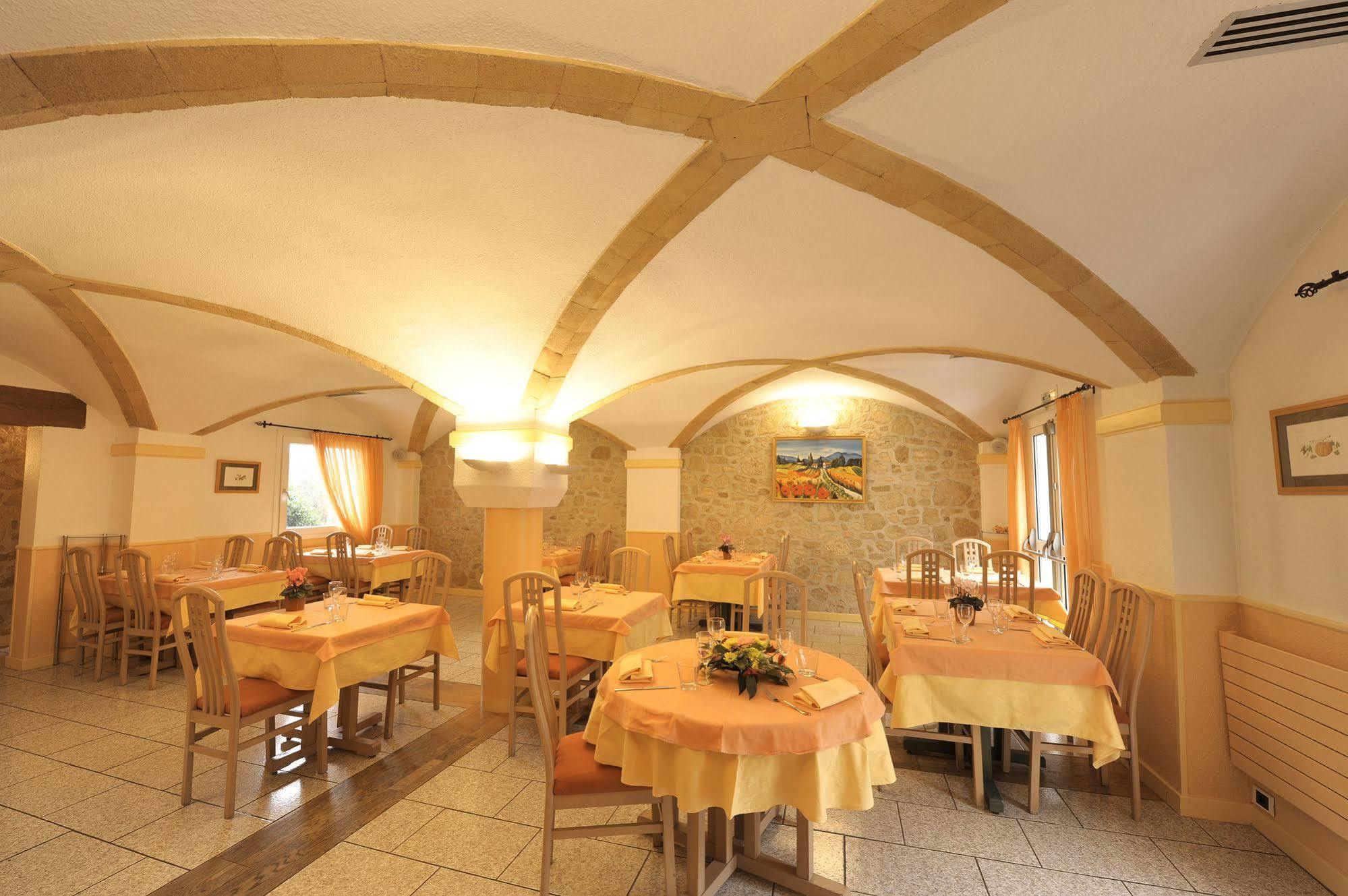 Logis Hotel Le Moulin Des Gardelles Riom Ngoại thất bức ảnh