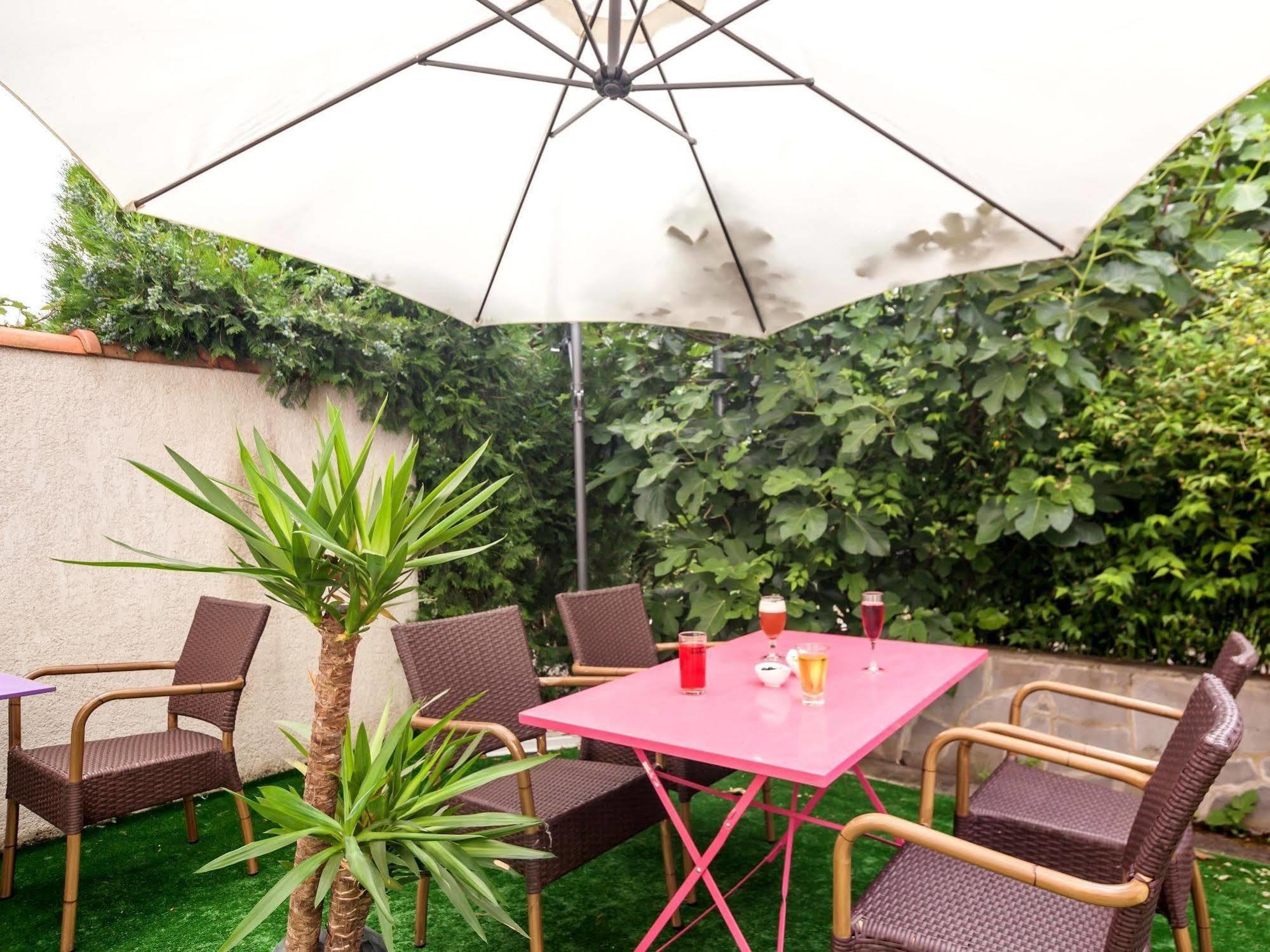 Logis Hotel Le Moulin Des Gardelles Riom Ngoại thất bức ảnh