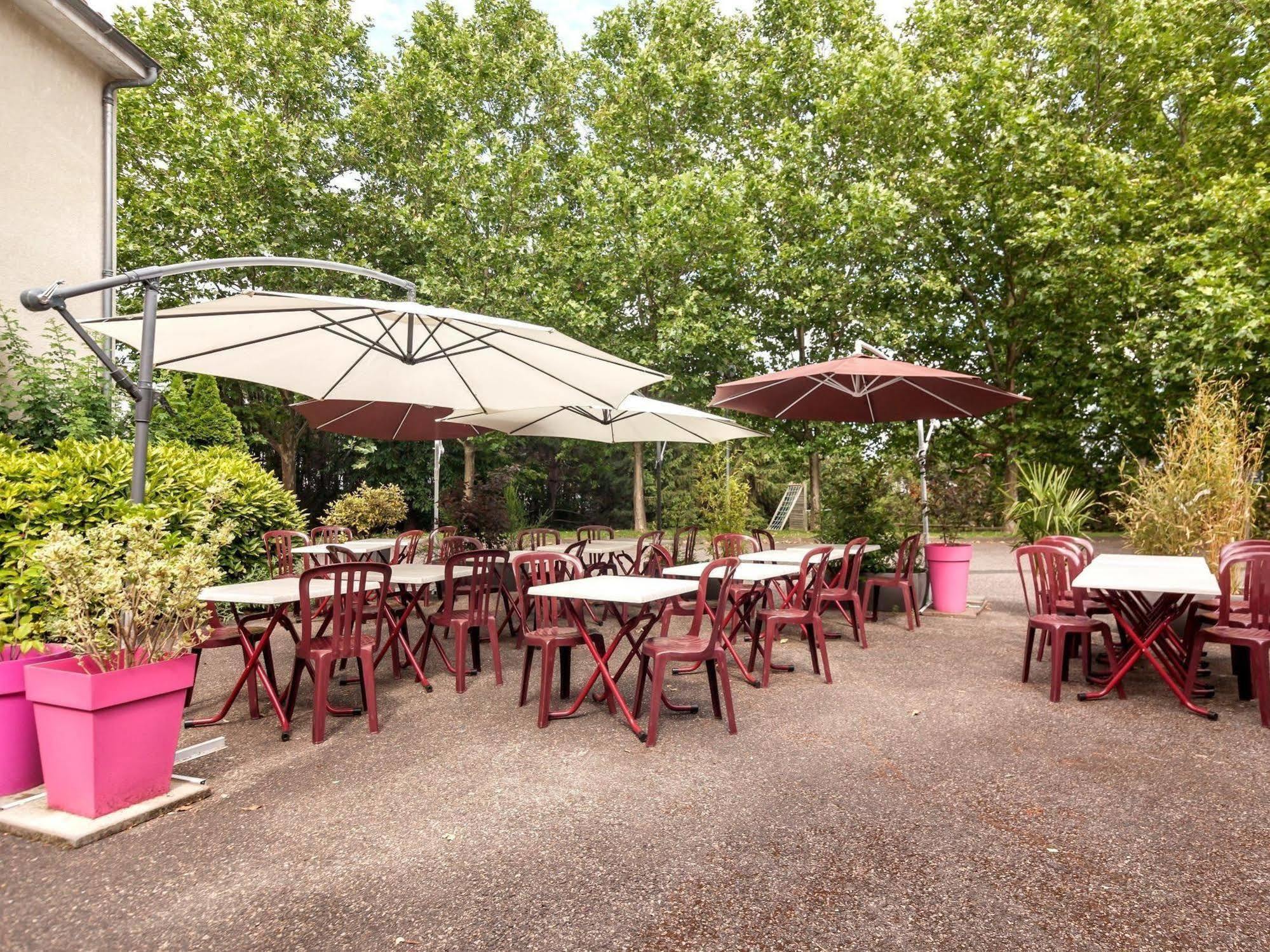 Logis Hotel Le Moulin Des Gardelles Riom Ngoại thất bức ảnh