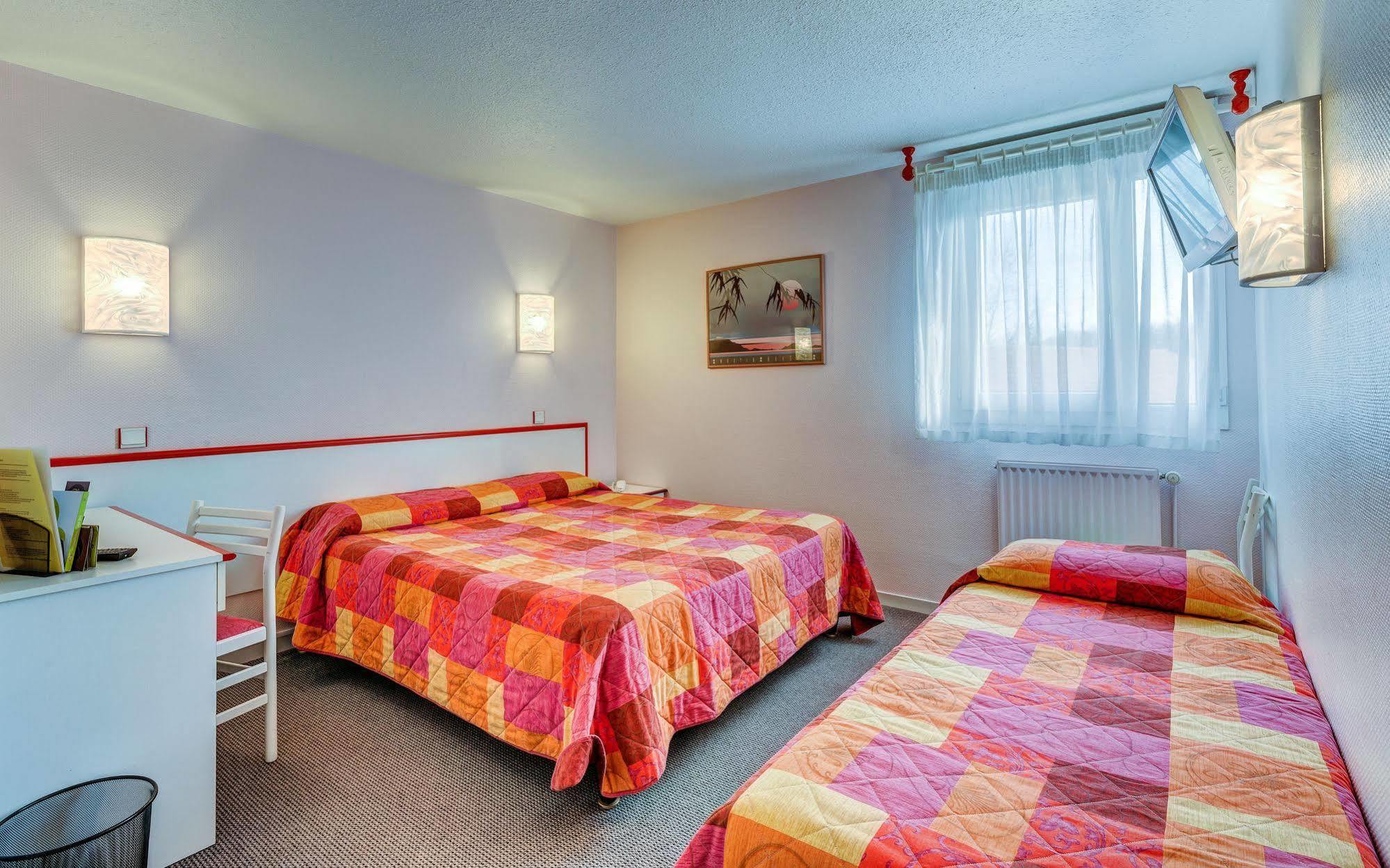 Logis Hotel Le Moulin Des Gardelles Riom Ngoại thất bức ảnh