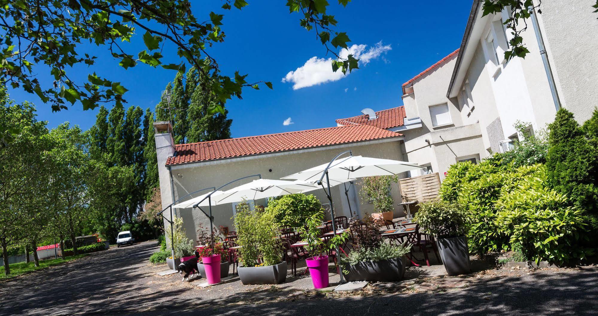 Logis Hotel Le Moulin Des Gardelles Riom Ngoại thất bức ảnh