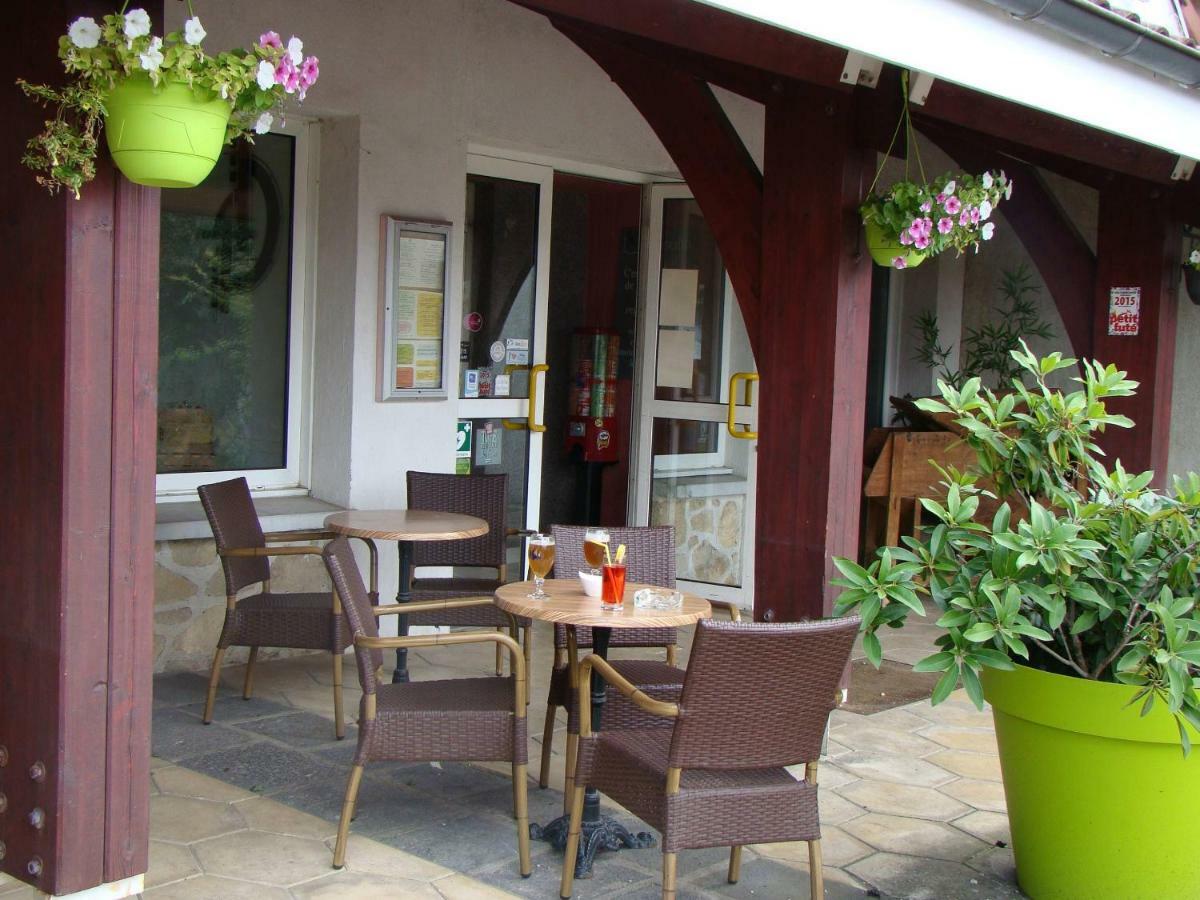 Logis Hotel Le Moulin Des Gardelles Riom Ngoại thất bức ảnh