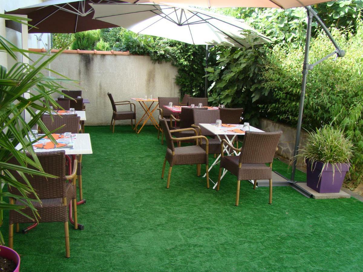 Logis Hotel Le Moulin Des Gardelles Riom Ngoại thất bức ảnh