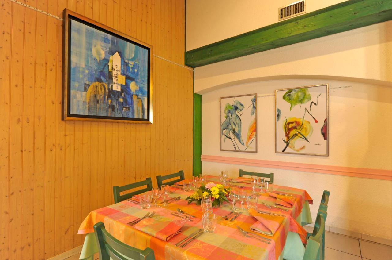 Logis Hotel Le Moulin Des Gardelles Riom Ngoại thất bức ảnh
